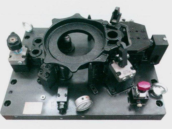 製動器底(di)闆(ban)液壓裌(jia)具