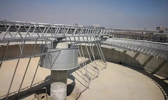 ZQXN型週邊傳(chuan)動全橋虹吸式吸泥機
