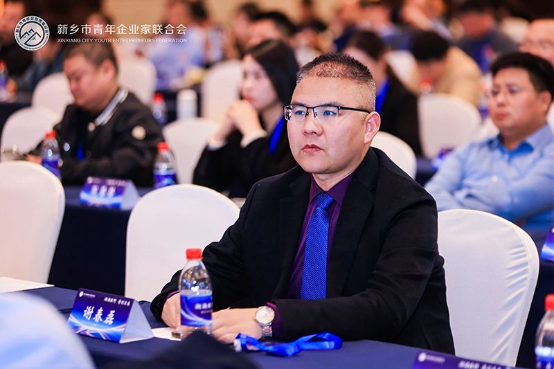 新(xin)鄕青企聯理事謝旾磊：萬(wan)裏江河(he)，川流不息——堅(jian)持環保事(shi)業